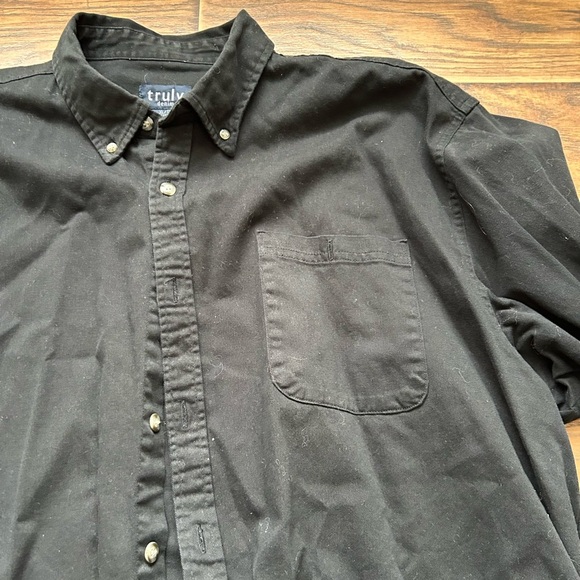 Black Casual Button Down Shirt with Relaxed Fit - Picture 3 of 6